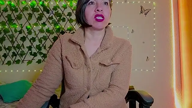 Snapshot of Lady_breaks_hearts chatting on 10/29/25, 10:14 Lady breaks hearts online show from 10/29/25, 10:14