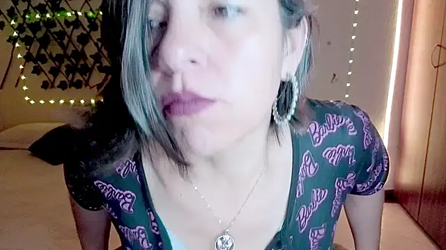 Snapshot of Lady_breaks_hearts chatting on 12/17/25, 11:59 Lady breaks hearts online show from 12/17/25, 11:59