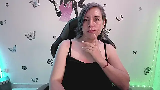 Lady breaks hearts online show from 03/09/26, 12:41