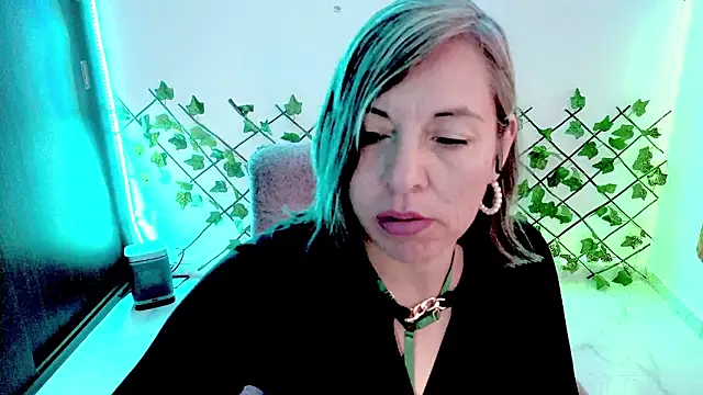 Lady breaks hearts online show from 02/24/26, 01:12