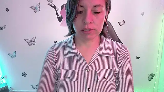 Lady breaks hearts online show from 03/12/26, 12:53