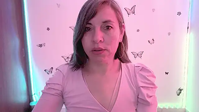 Lady breaks hearts online show from 02/25/26, 01:33