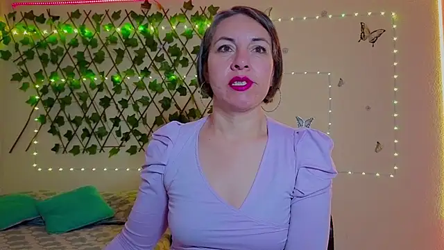 Snapshot of Lady_breaks_hearts chatting on 10/23/25, 10:36 Lady breaks hearts online show from 10/23/25, 10:36