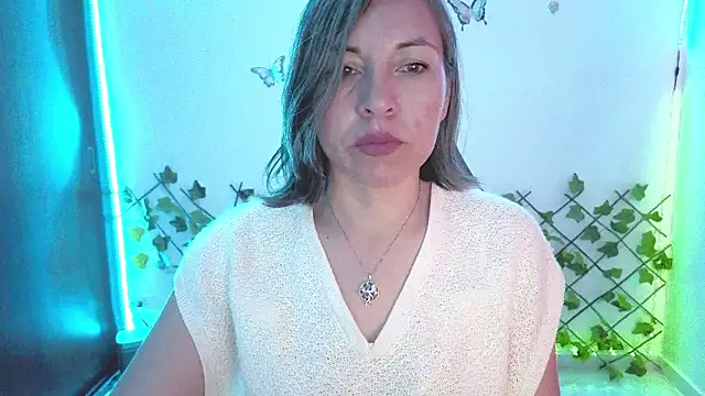 Lady breaks hearts online show from 02/13/26, 01:11