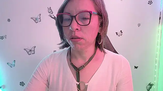 Lady breaks hearts online show from 03/25/26, 12:48