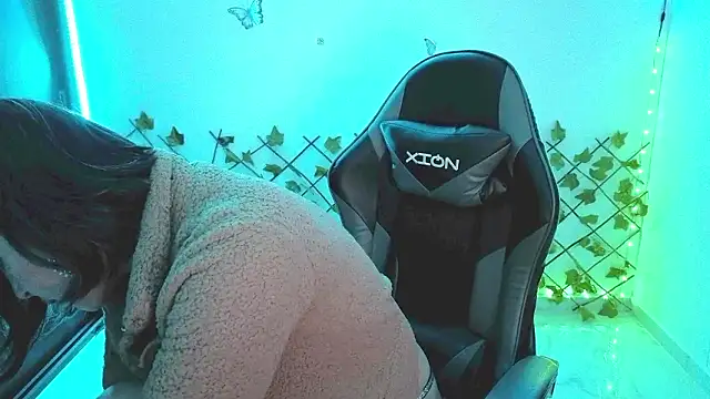 Lady breaks hearts online show from 02/14/26, 10:26