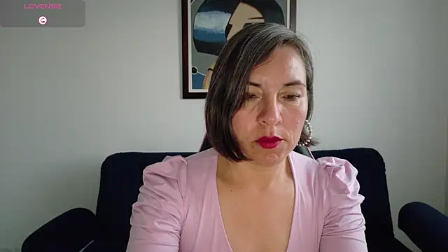 Snapshot of Lady_breaks_hearts chatting on 12/04/25, 10:31 Lady breaks hearts online show from 12/04/25, 10:31