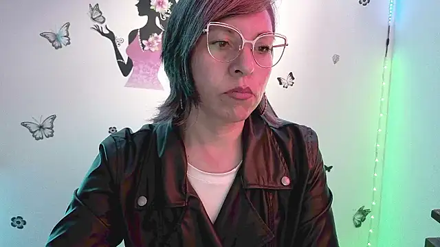 Lady breaks hearts online show from 03/19/26, 10:32