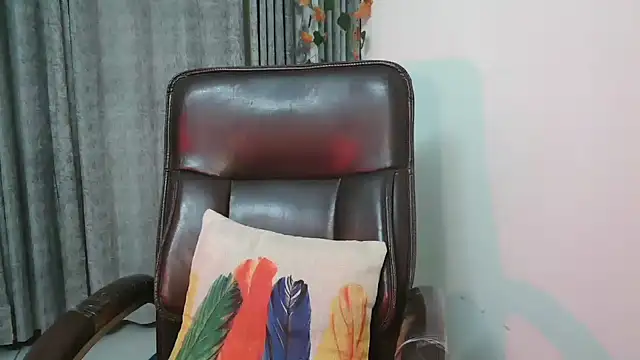 urvashihott online show from 01/25/25, 08:42