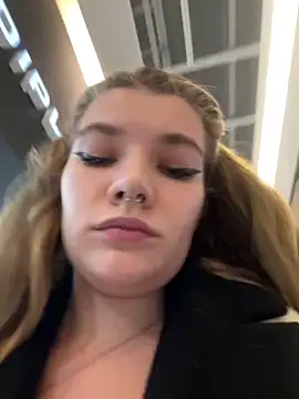 Snapshot of Holy_Tereza chatting on 12/20/25, 03:59 Holy Tereza online show from 12/20/25, 03:59