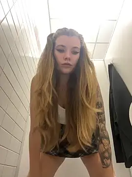 Snapshot of Holy_Tereza chatting on 09/21/25, 04:12 Holy Tereza online show from 09/21/25, 04:12