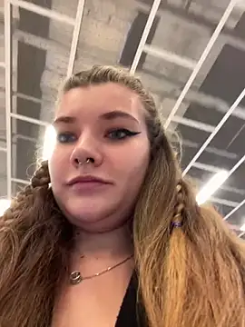 Snapshot of Holy_Tereza chatting on 12/21/25, 03:36 Holy Tereza online show from 12/21/25, 03:36