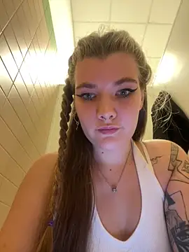 Snapshot of Holy_Tereza chatting on 11/18/25, 03:48 Holy Tereza online show from 11/18/25, 03:48