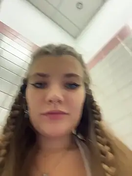 Snapshot of Holy_Tereza chatting on 11/01/25, 03:39 Holy Tereza online show from 11/01/25, 03:39