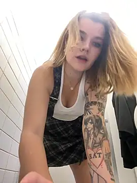 Snapshot of Holy_Tereza chatting on 09/20/25, 03:39 Holy Tereza online show from 09/20/25, 03:39
