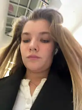 Snapshot of Holy_Tereza chatting on 03/19/25, 06:23 Holy Tereza online show from 03/19/25, 06:23