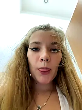 Snapshot of Holy_Tereza chatting on 09/19/25, 03:38 Holy Tereza online show from 09/19/25, 03:38