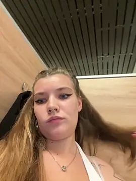 Snapshot of Holy_Tereza chatting on 09/27/25, 03:40 Holy Tereza online show from 09/27/25, 03:40