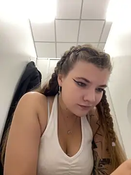 Snapshot of Holy_Tereza chatting on 10/10/25, 03:46 Holy Tereza online show from 10/10/25, 03:46