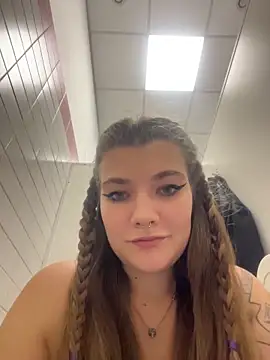 Snapshot of Holy_Tereza chatting on 11/02/25, 03:39 Holy Tereza online show from 11/02/25, 03:39