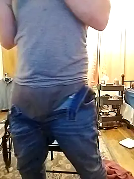 Snapshot of hotcd89 chatting on 11/14/25, 06:28 hotcd89 online show from 11/14/25, 06:28