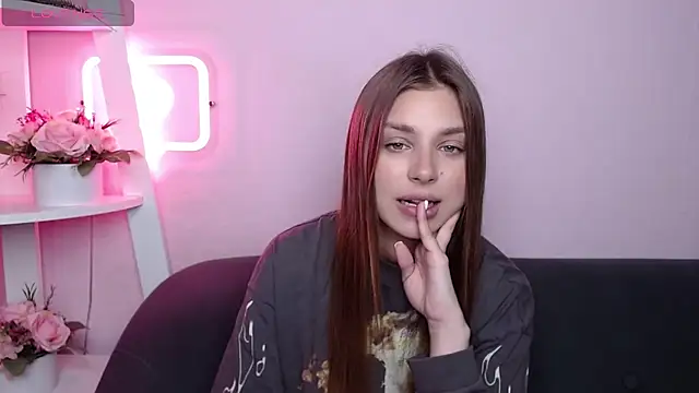 Snapshot of MilanaAngelAs chatting on 06/15/26, 04:34 MilanaAngelAs online show from 06/15/26, 04:34