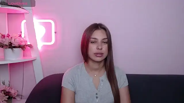 Snapshot of MilanaAngelAs chatting on 06/27/26, 04:51 MilanaAngelAs online show from 06/27/26, 04:51