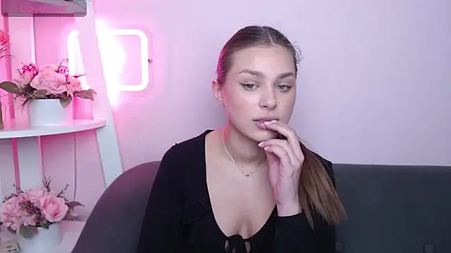 Snapshot of MilanaAngelAs chatting on 05/05/26, 04:48 MilanaAngelAs online show from 05/05/26, 04:48
