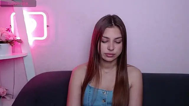 Snapshot of MilanaAngelAs chatting on 06/26/26, 05:02 MilanaAngelAs online show from 06/26/26, 05:02