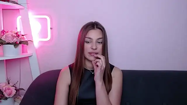 Snapshot of MilanaAngelAs chatting on 04/19/26, 04:46 MilanaAngelAs online show from 04/19/26, 04:46