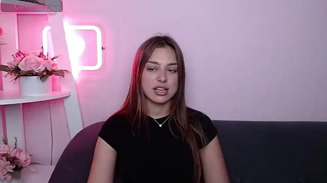 Snapshot of MilanaAngelAs chatting on 06/25/26, 04:43 MilanaAngelAs online show from 06/25/26, 04:43