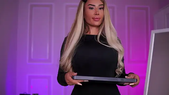 EvaZane online show from 10/28/25, 10:09