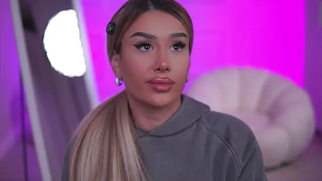 EvaZane online show from 11/10/25, 07:41