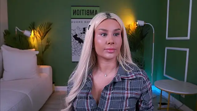 EvaZane online show from 04/19/26, 09:43