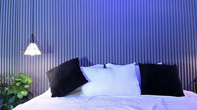 Snapshot of vanity_sex chatting on 12/03/25, 11:42 vanity sex online show from 12/03/25, 11:42