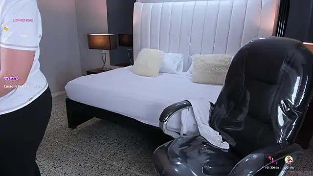 Snapshot of vanity_sex chatting on 10/22/25, 11:42 vanity sex online show from 10/22/25, 11:42