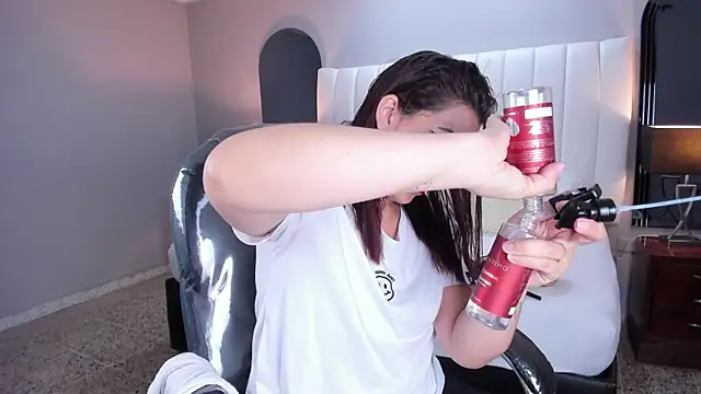 Snapshot of vanity_sex chatting on 11/07/25, 11:48 vanity sex online show from 11/07/25, 11:48