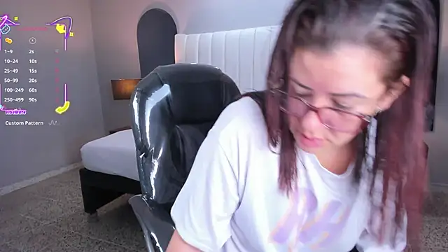 Snapshot of vanity_sex chatting on 10/24/25, 11:42 vanity sex online show from 10/24/25, 11:42