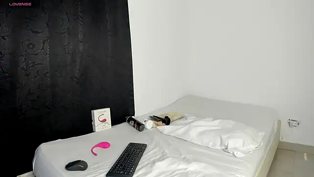 Lorena Hawkins online show from 11/30/25, 06:36