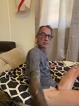 hhhorniee online show from 12/20/25, 03:42