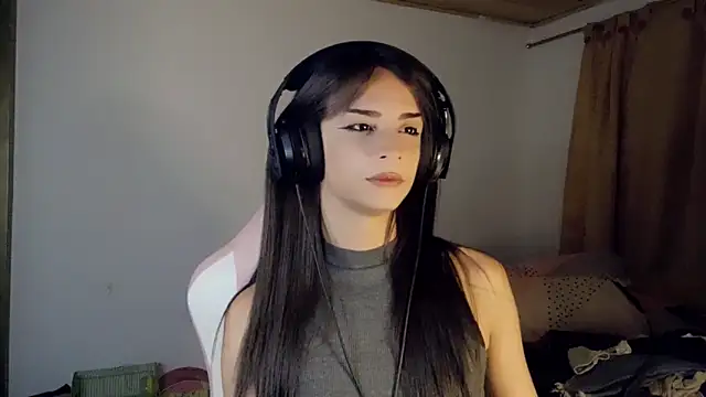 Snapshot of Dollbehavior_ chatting on 04/17/26, 05:32 Dollbehavior online show from 04/17/26, 05:32