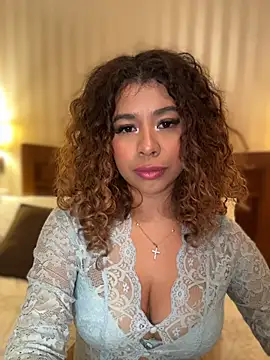 Snapshot of LEONCITA_ chatting on 02/03/26, 11:43 LEONCITA online show from 02/03/26, 11:43