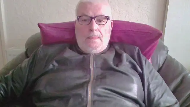 Snapshot of Leatherman63 chatting on 10/25/25, 08:57 Leatherman63 online show from 10/25/25, 08:57