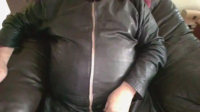 Snapshot of Leatherman63 chatting on 09/20/25, 12:21 Leatherman63 online show from 09/20/25, 12:21