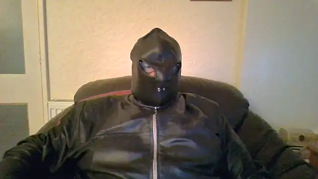 Snapshot of Leatherman63 chatting on 12/20/25, 08:28 Leatherman63 online show from 12/20/25, 08:28