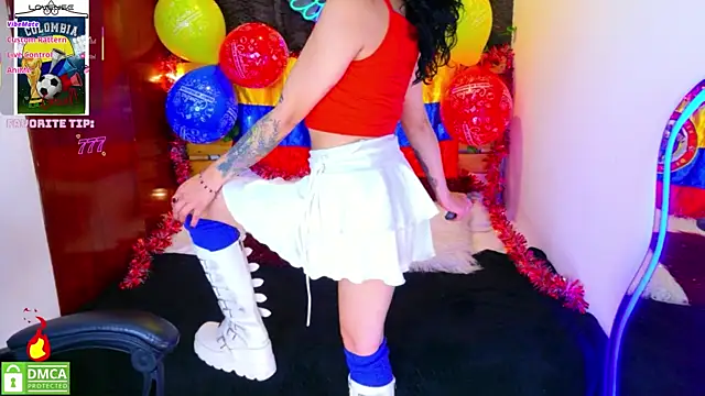 Snapshot of REDHOTTER_ chatting on 06/17/26, 08:19 REDHOTTER online show from 06/17/26, 08:19