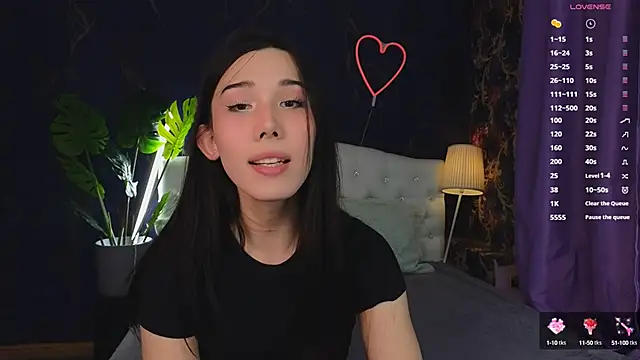 Snapshot of Kaia_Sunshine_Mia chatting on 03/09/25, 04:44 Kaia Sunshine Mia online show from 03/09/25, 04:44