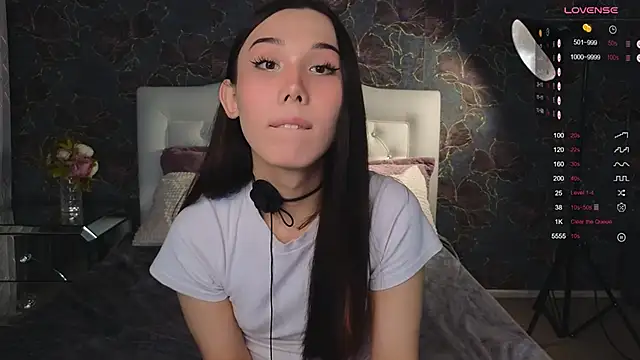 Snapshot of Kaia_Sunshine_Mia chatting on 02/17/25, 03:00 Kaia Sunshine Mia online show from 02/17/25, 03:00