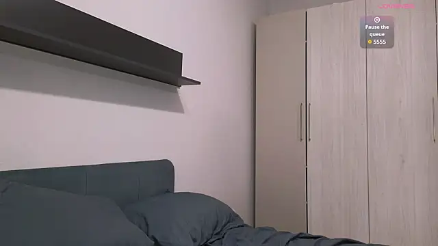 Snapshot of Kaia_Sunshine_Mia chatting on 12/17/25, 11:26 Kaia Sunshine Mia online show from 12/17/25, 11:26