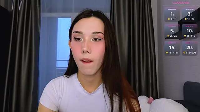 Kaia Sunshine Mia online show from 12/19/25, 12:40